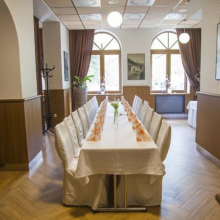 Hotel Eminent Zlate Moravce Ngoại thất bức ảnh