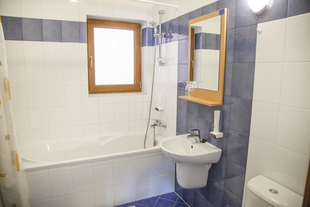 Hotel Eminent Zlate Moravce Ngoại thất bức ảnh